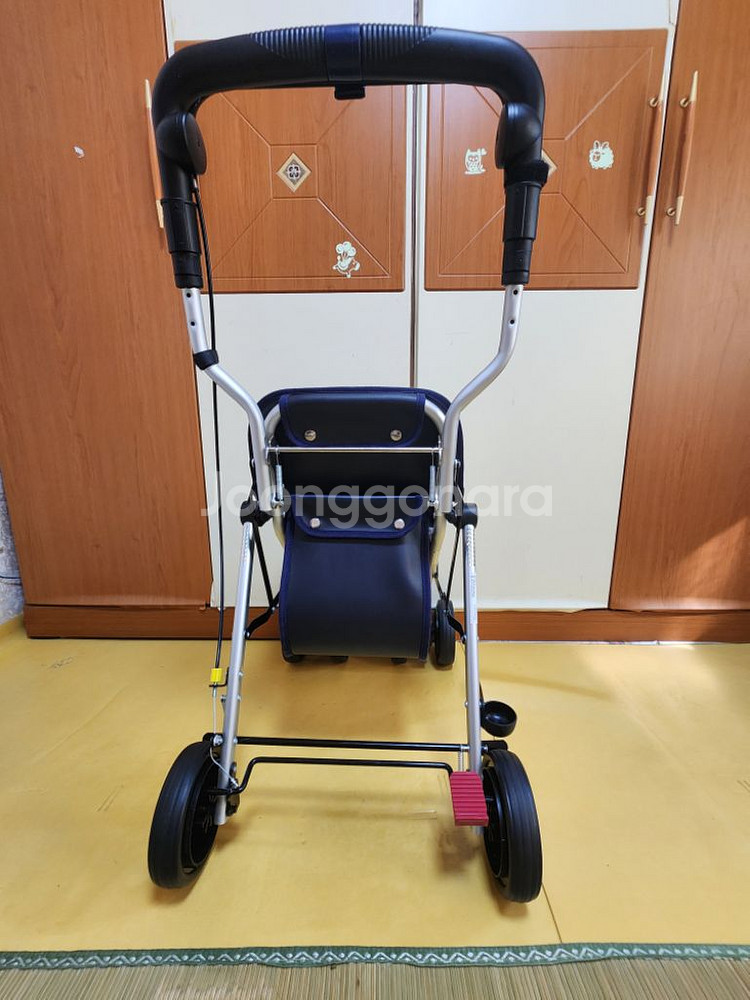 새제품 케어맥스 어르신 보행기 택배비포함--2