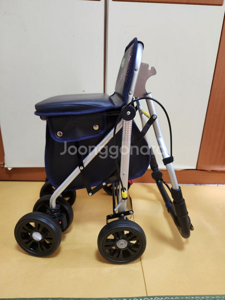 새제품 케어맥스 어르신 보행기 택배비포함--3