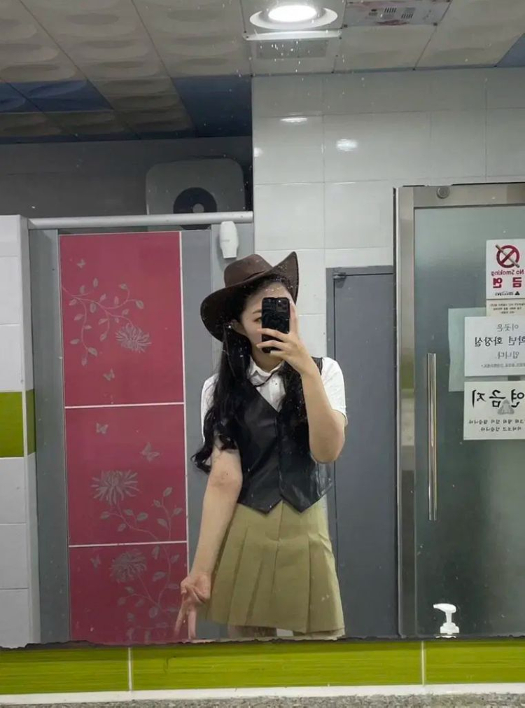 졸업사진 카우걸 대여 컨셉 대여 의상 대여 이미지