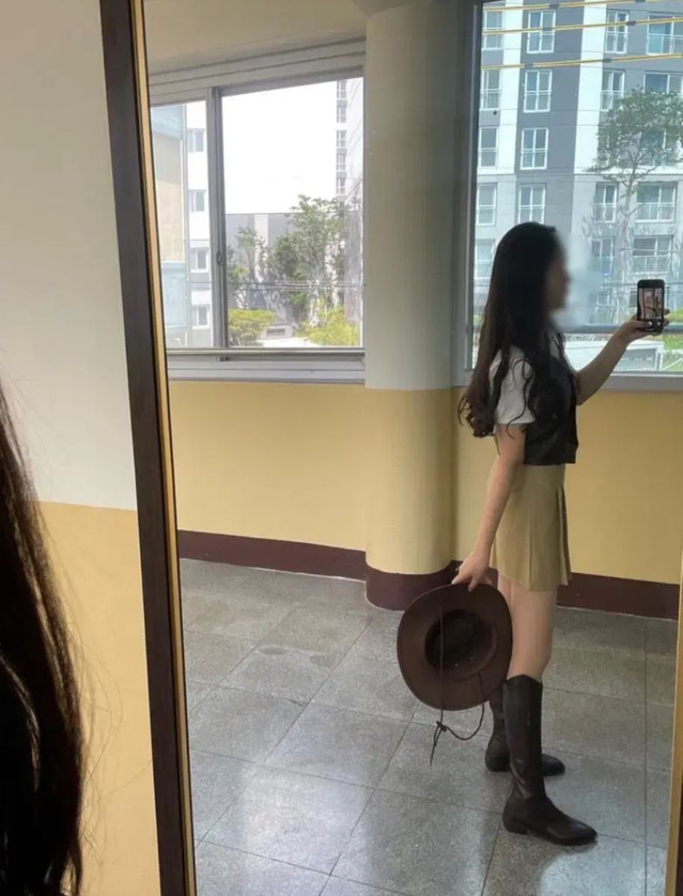 졸업사진 카우걸 대여 컨셉 대여 의상 대여 이미지