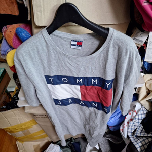 # TOMMY JEANS(100?)