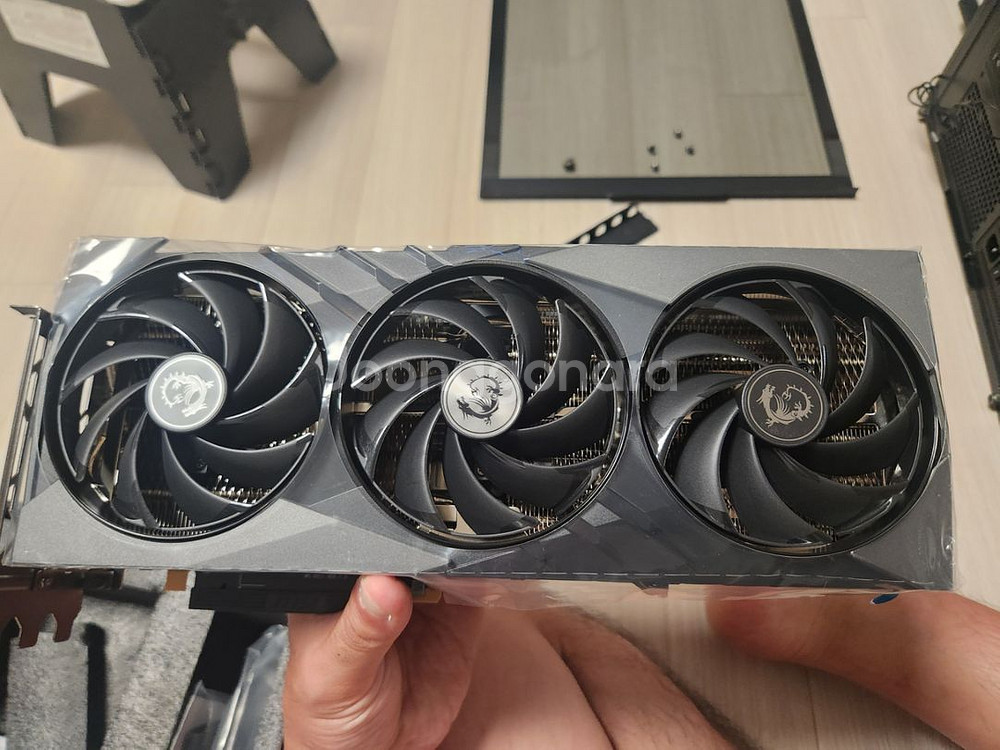 MSI 4080 SUPER 슬림 신동품 팝니다.--2