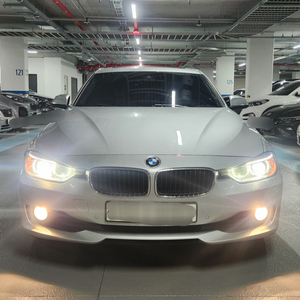 BMW F30 320d 앞범퍼 (순정은색)