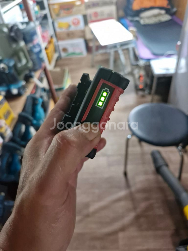 보쉬배터리 2023년식이고 사용횟수 거의없어쌈빡합니다--7