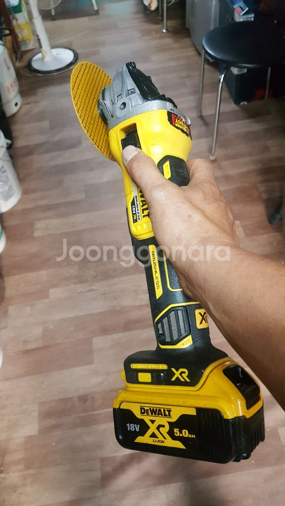 디월트충전그라인더 DCG405N 5인치 상태최상 동급최--6