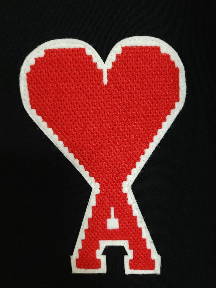 M 아미 블랙 빅하트 패치 맨투맨 H19J037 746 이미지