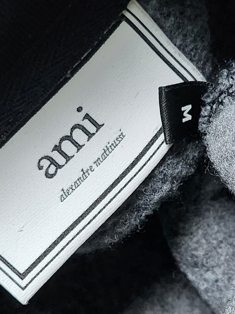 M 아미 블랙 빅하트 패치 맨투맨 H19J037 746 이미지