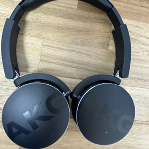 AKG Y50BT 헤드폰 판매합니다.(GS25 반택포)