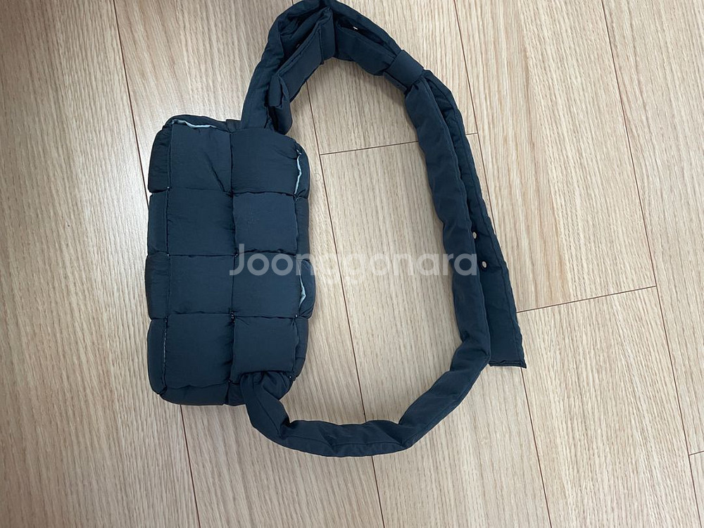 보테가 베네타 카세트 패딩 벨트백(미니)--1