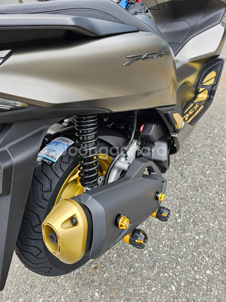 22년식 PCX ABS 160정품보업 신차급팝니다.--2
