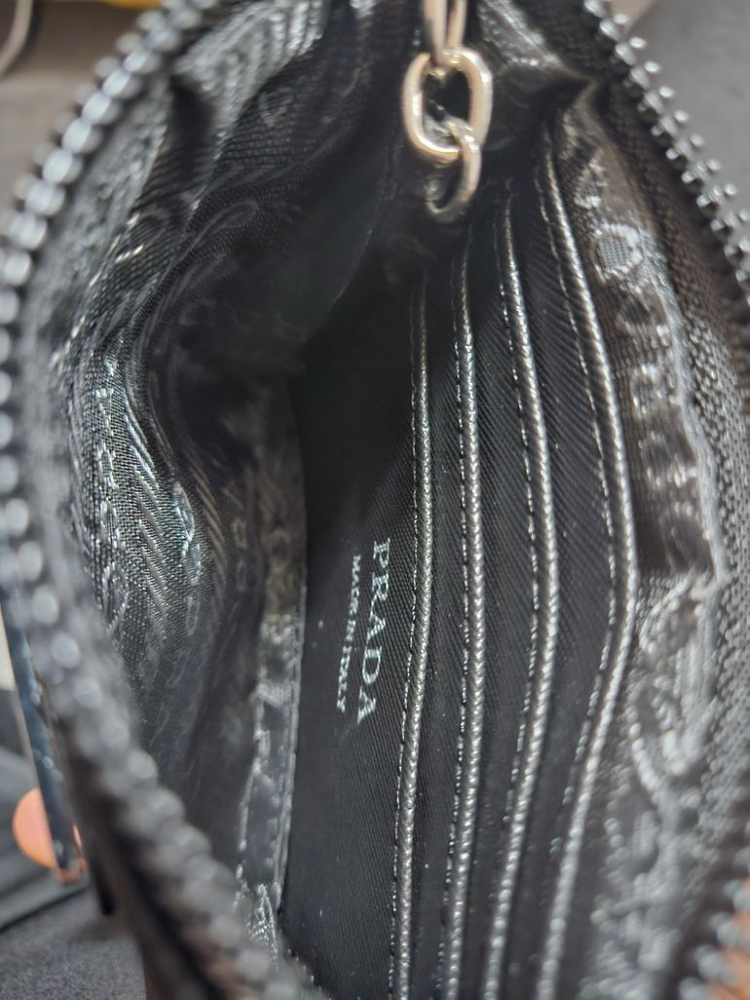 프라다뷰티라인 포코노미니파우치키링--1