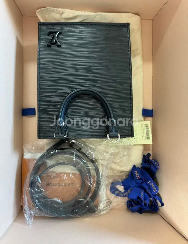 루이비통 쁘띠 삭플라 에삐--1