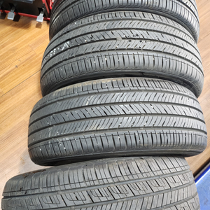 215/55R17 중고타이어 한대분 판매합니다.