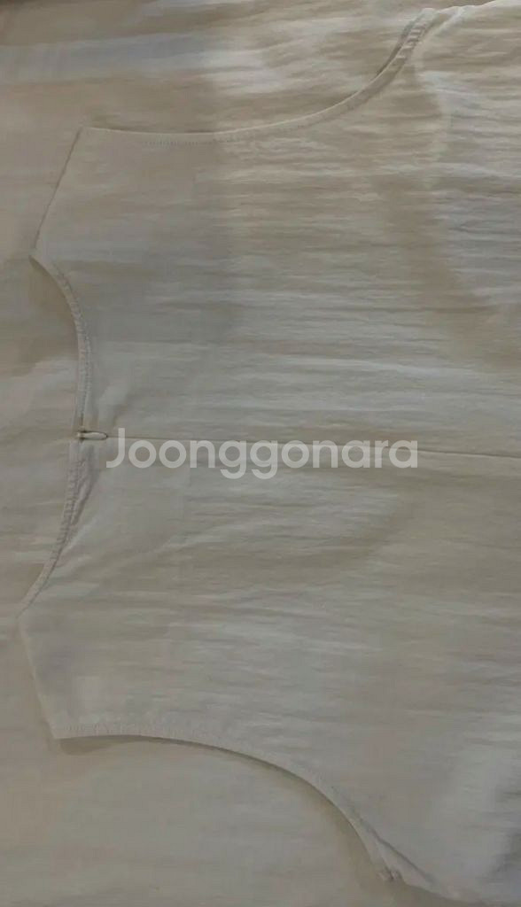 르메르 감도 라이트베이지 나일론 민소매 미디 원피스--4