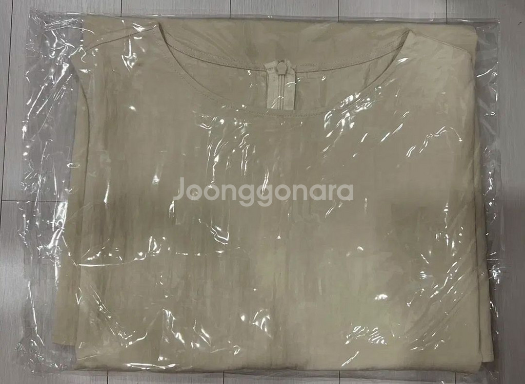 르메르 감도 라이트베이지 나일론 민소매 미디 원피스--7
