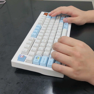 gmk81 화이트 쓰리모드 커스텀 키보드 팝니당 새상품