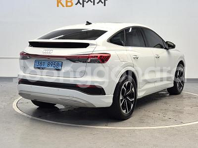 @22년식 Q4 e-트론 40 스포트백 컴포트 전국최--2