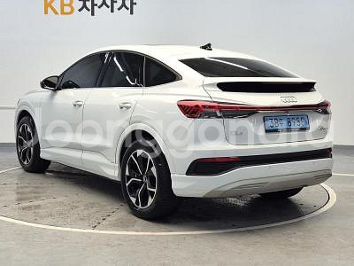 @22년식 Q4 e-트론 40 스포트백 컴포트 전국최--1