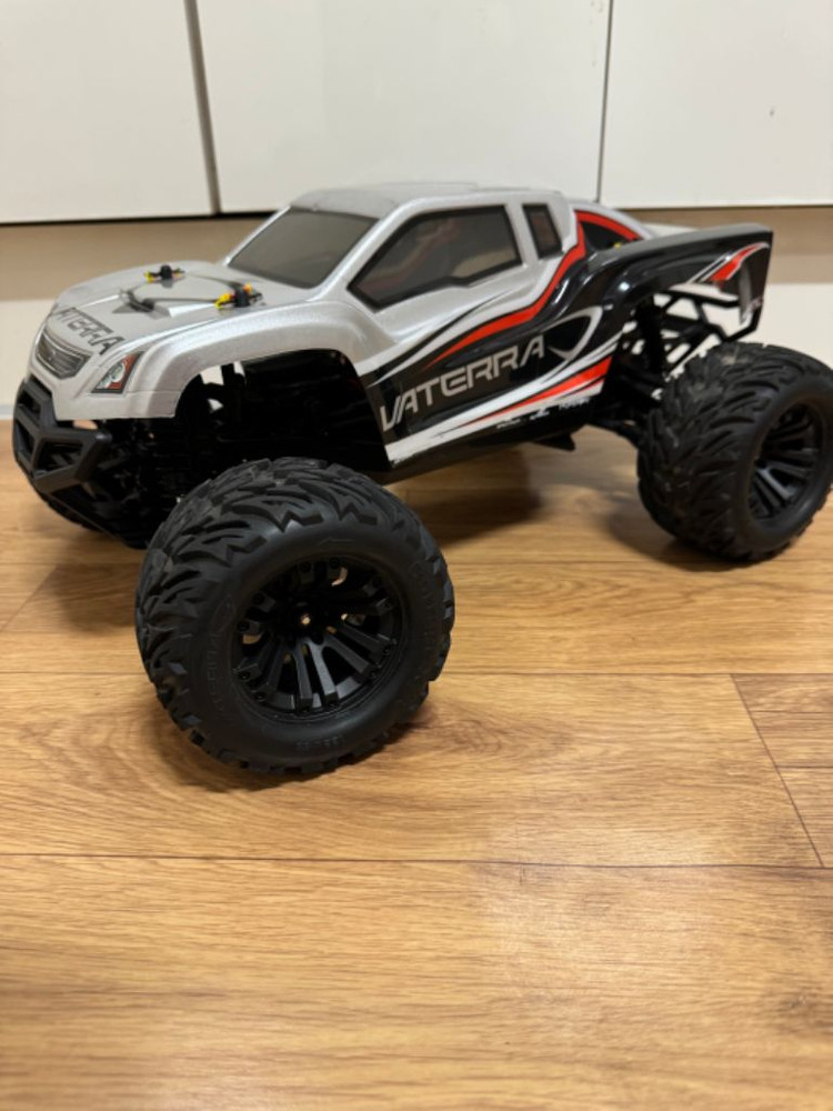 RC카 바테라 헤일릭스 1/10 판매합니다 이미지