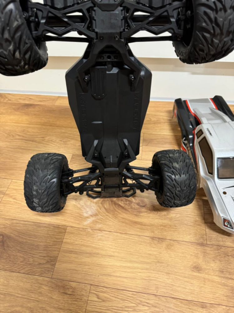 RC카 바테라 헤일릭스 1/10 판매합니다 이미지