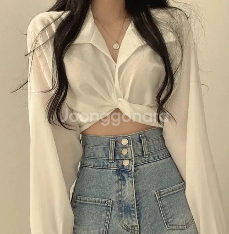 에밀리 꼬임 뒷리본 크롭 랩 블라우스--1