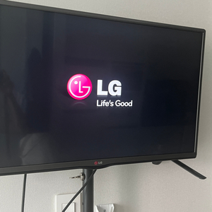 LG 32LB 32인치 컬러티비 리모컨과 함께성능 좋고