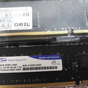 ddr4 2400 4g메모리 두개 팝니다