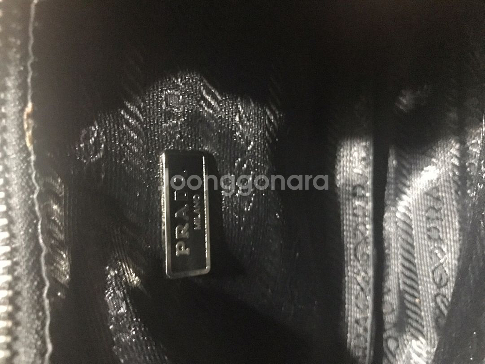 프라다 테수토 리나일론 크로스백--1