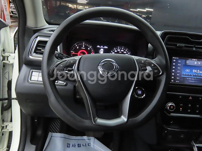 @20년식 베리 뉴 티볼리 1.6 디젤 2WD V1--7
