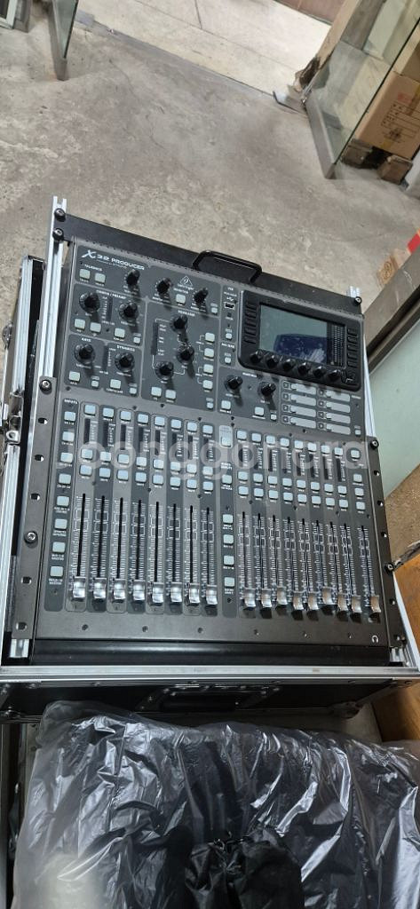 베링거 x32 producer(렉케이스 포함) 팝니다--1