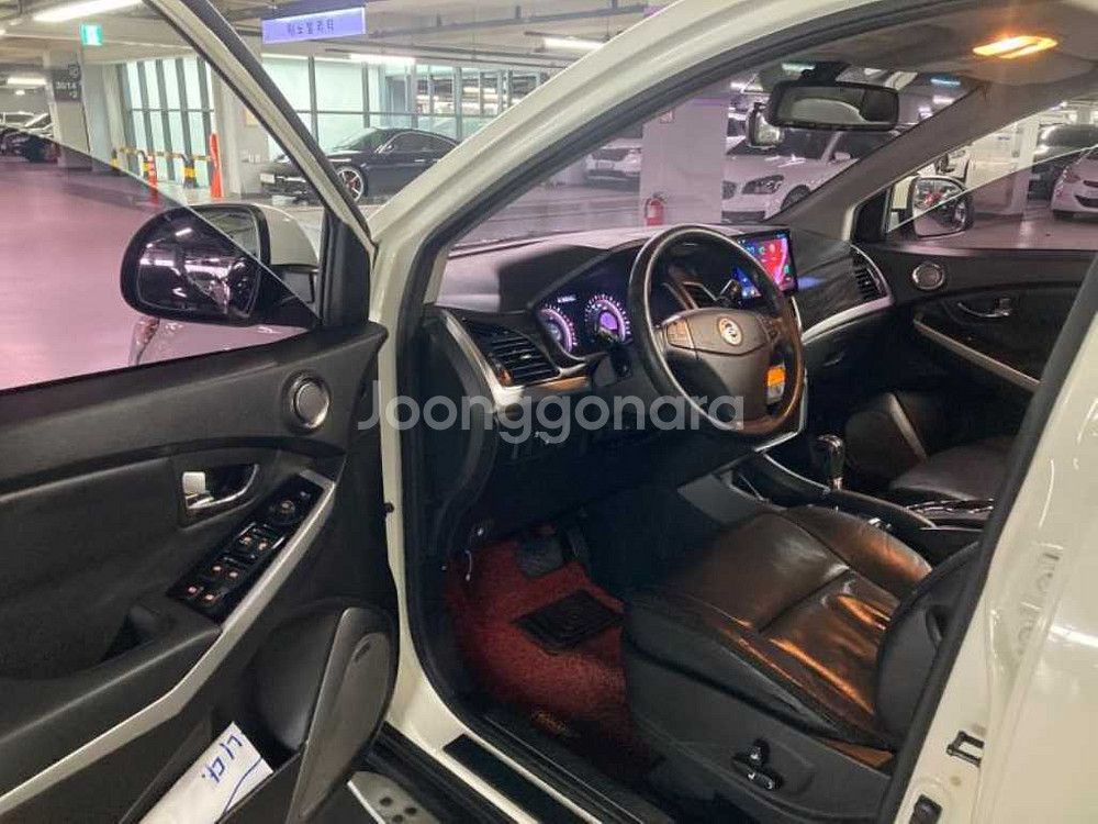 @13년식 뉴 코란도C 2.0 2WD CVX 최고급형--4