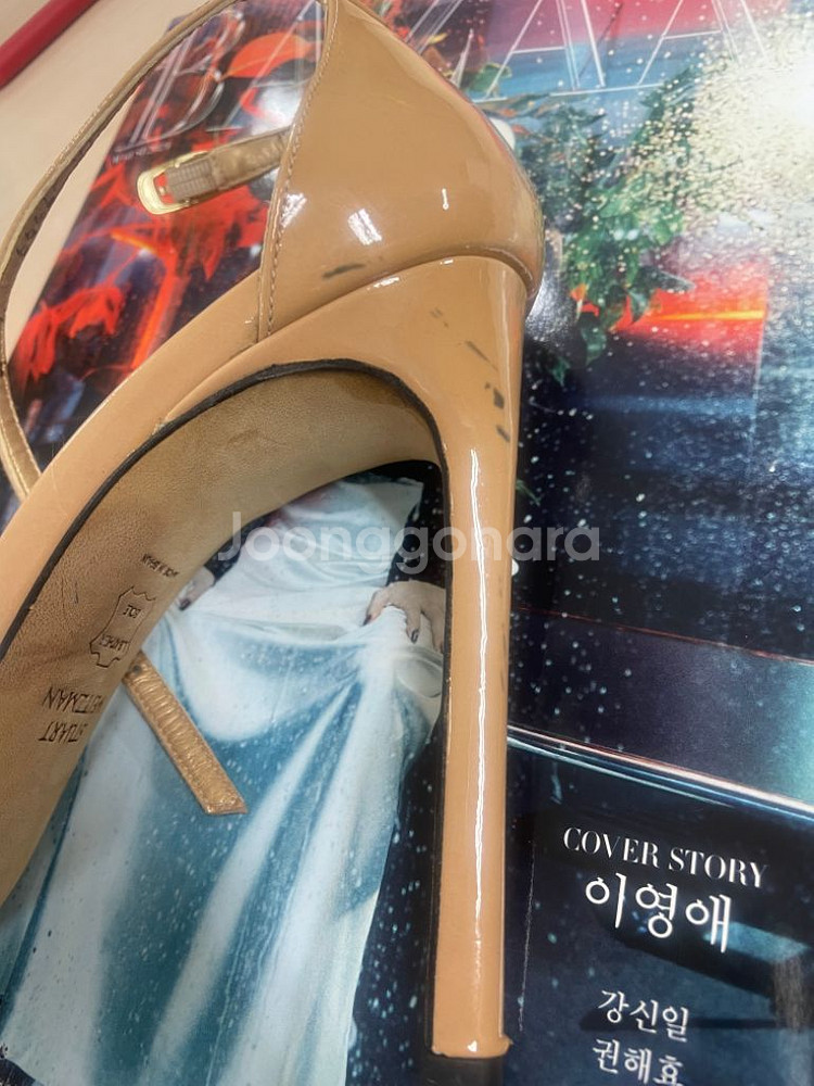 스튜어츠와이츠먼 누드샌들--1