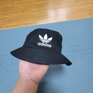 아디다스 버킷햇