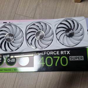 이엠텍 rtx 4070super 미라클 화이트 팝니다