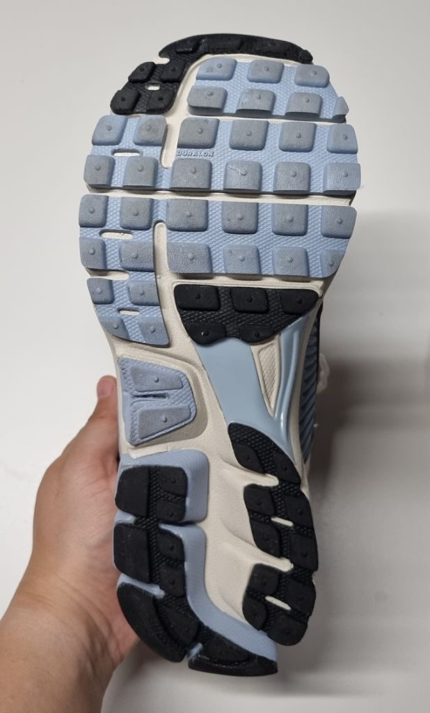 나이키 줌보메로5 (245,250)--3