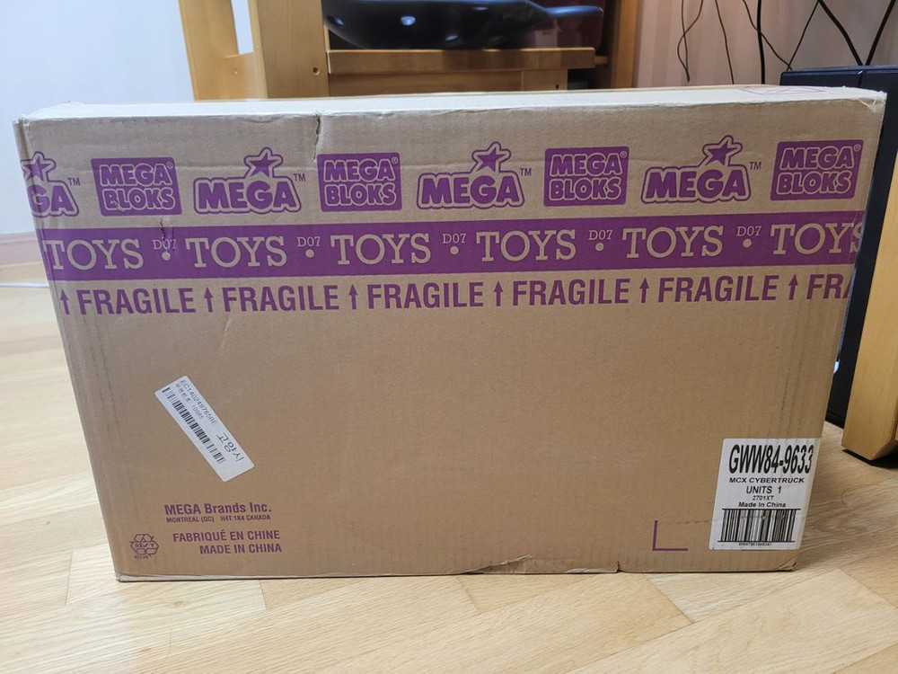 정품 테슬라 MEGA 싸이버트럭 레고 조립 세트 팝니다 이미지