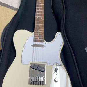 스콰이어 Affinity Telecaster Laure