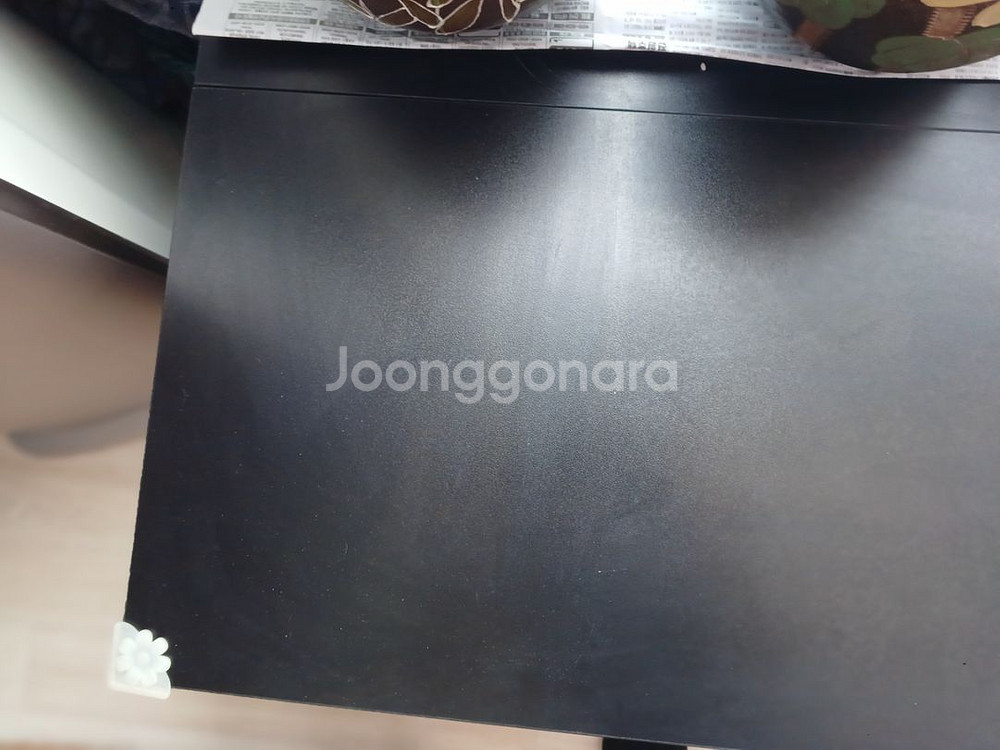 쇼파앞에 이있는 테이불--3