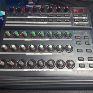 Behringer BCR2000 미디 컨트롤러