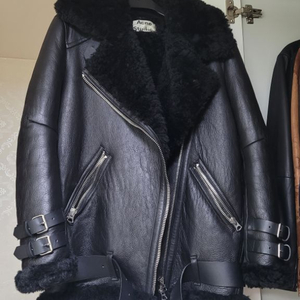 아크네 스튜디오 무스탕