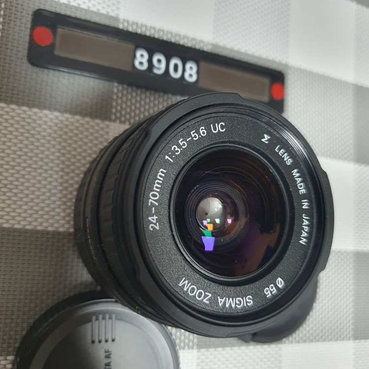 미놀타 AF 마운트 시그마 줌 24-70mm 줌렌즈 이미지