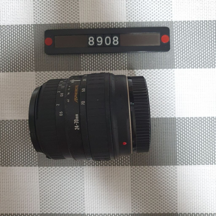 미놀타 AF 마운트 시그마 줌 24-70mm 줌렌즈 이미지