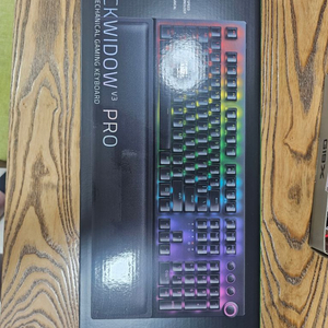 레이저 블랙위도우 v3 pro (리니어 황축)