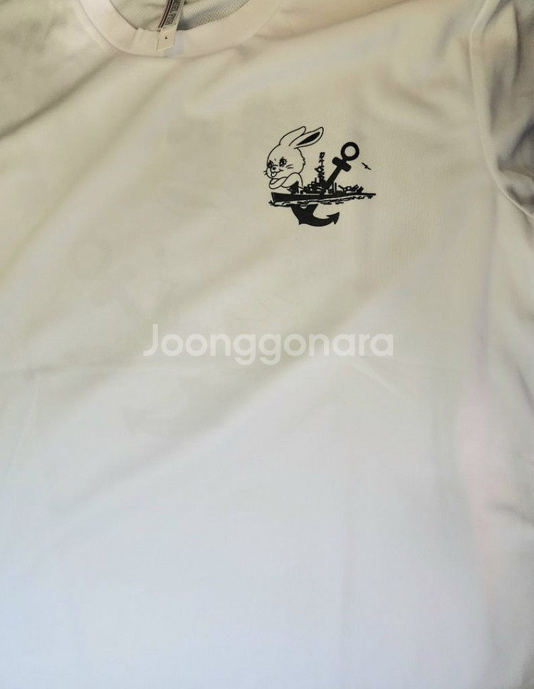 뉴진스 로카티(해군) 반팔티 L 팝니다--1