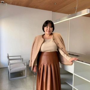 민먼데이_레더스커트(카멜)(미개봉/새상품)