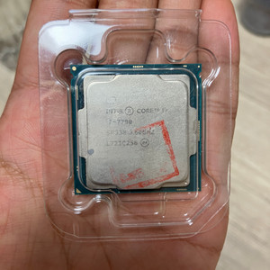 인텔 I7-7700 , 삼성 DDR4 8GB X 2