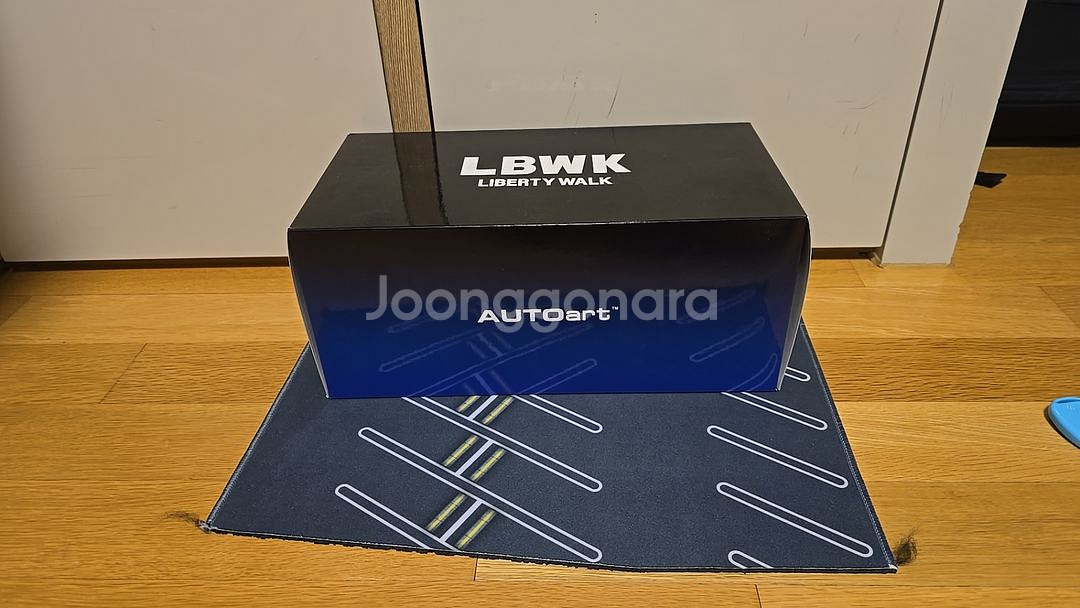 1:18 오토아트 아벤타도르 LBWK 빨간색 팝니다--1