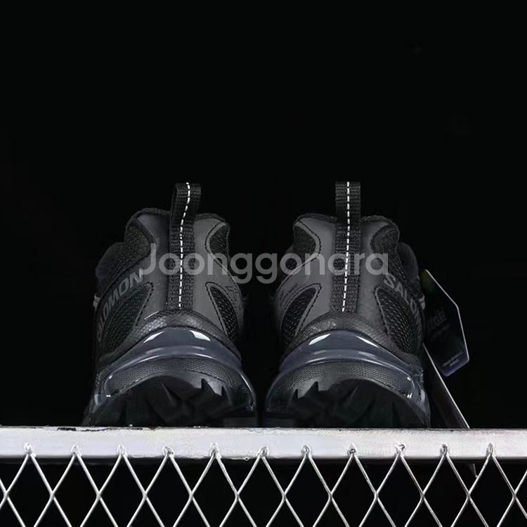 (새상품)살로몬XT-6 익스팬스 등산화 올블랙--4