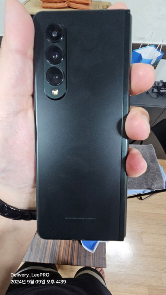 갤럭시 Z폴드3 256 팝니다.--1