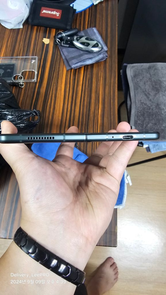 갤럭시 Z폴드3 256 팝니다.--3